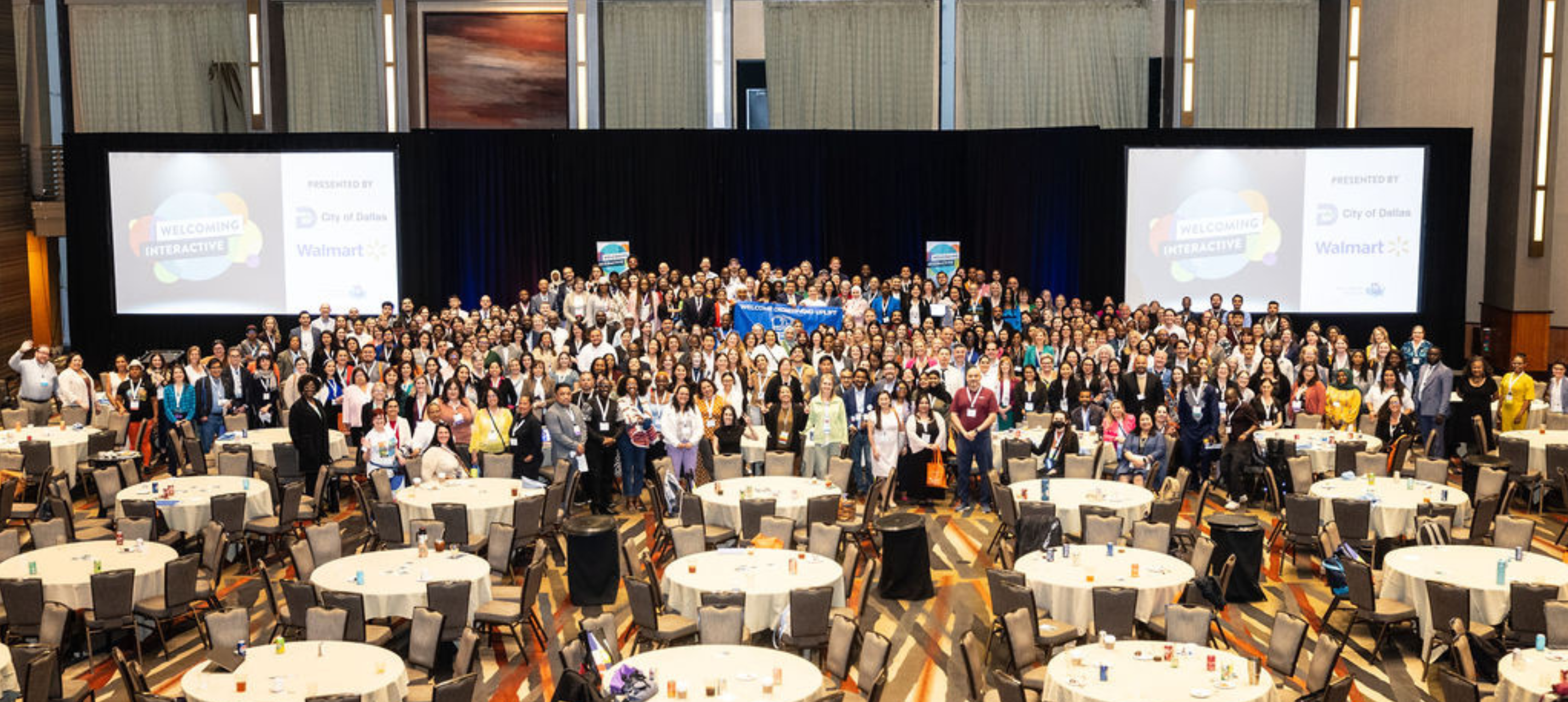 Group photo of 800 attendees at the 2024 Welcoming Interactive in the Hyatt Regency ballroom in Dallas, Texas.